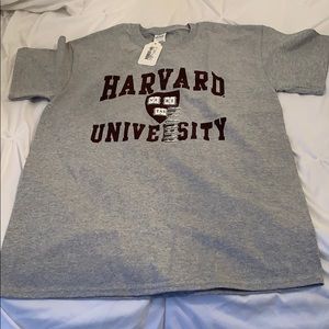 NWT gray Harvard university t shirt